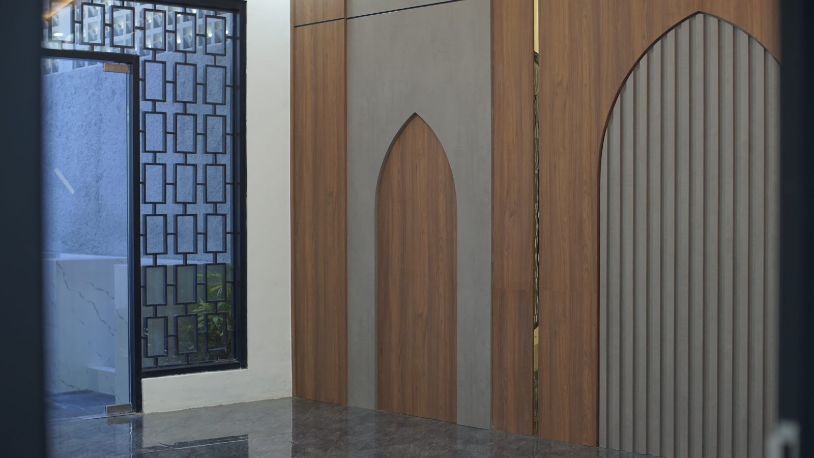 Pintu masuk ruang salat